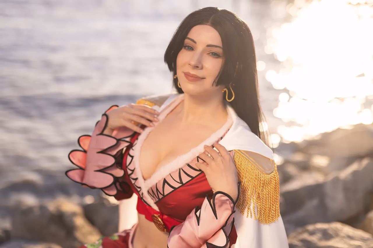 Enji Night as Boa Hancock — cosplay photo 26 of 31