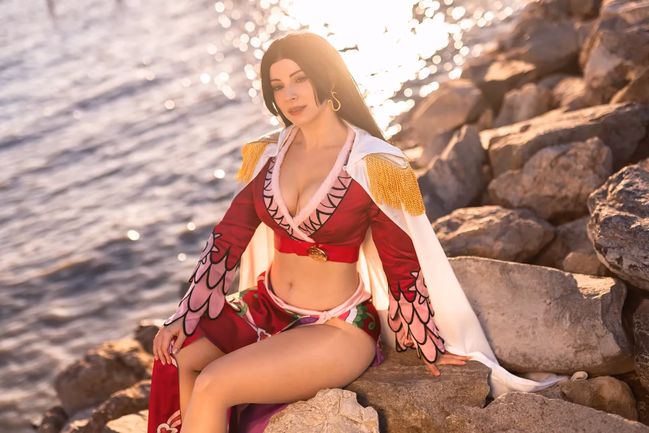 Enji Night as Boa Hancock — cosplay photo 28 of 31