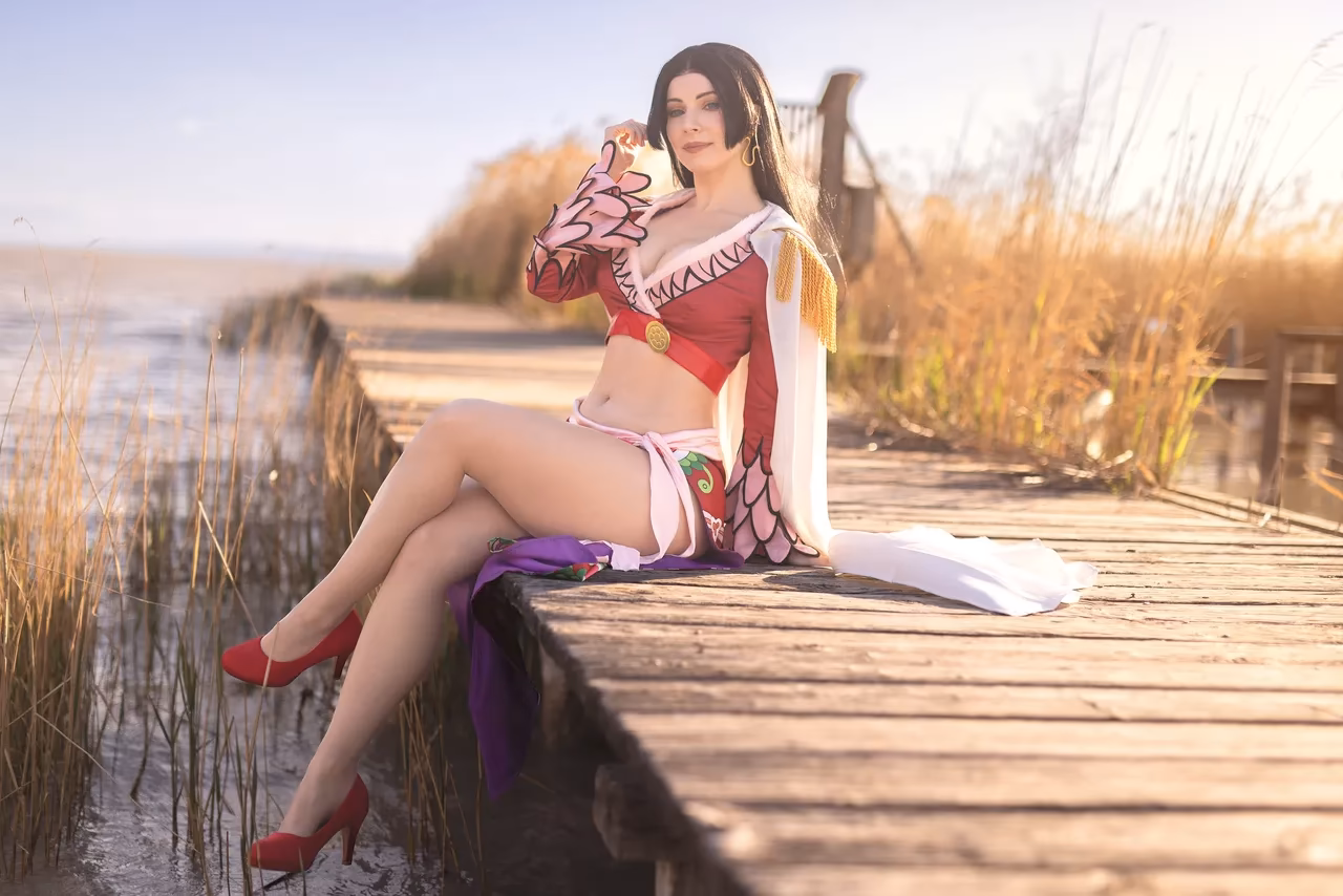 Enji Night as Boa Hancock — cosplay photo 5 of 31