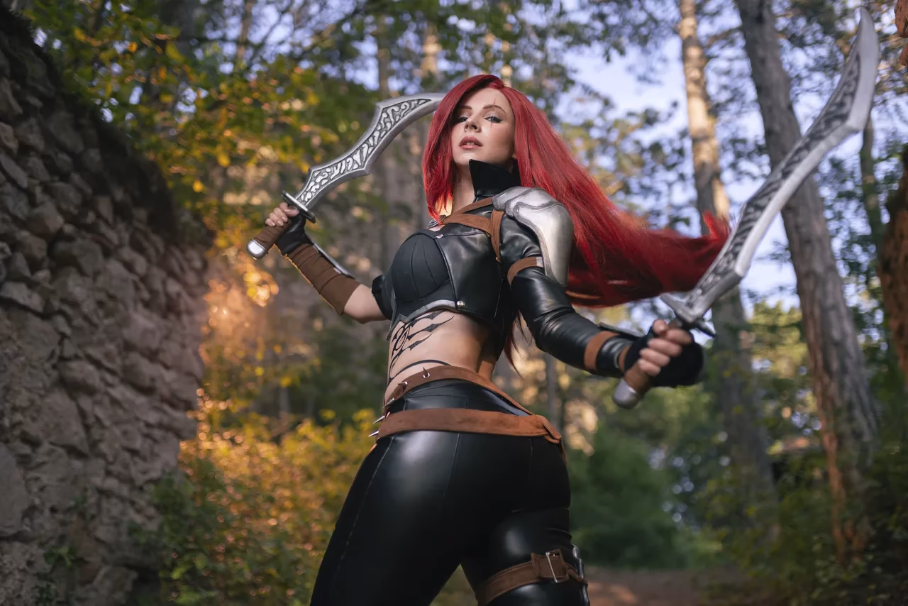Enji Night as Katarina — cosplay photo 9 of 36
