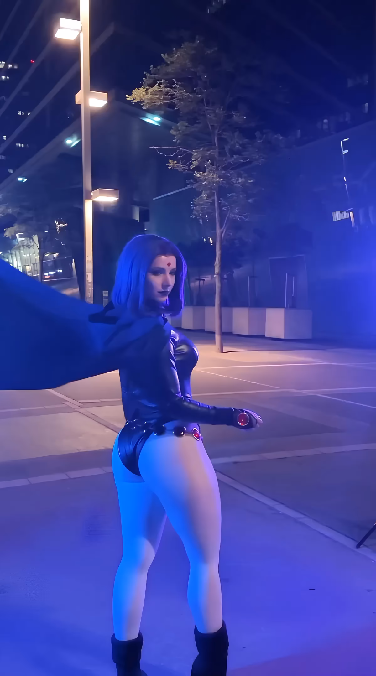 Enji Night as Raven — cosplay photo 11 of 11