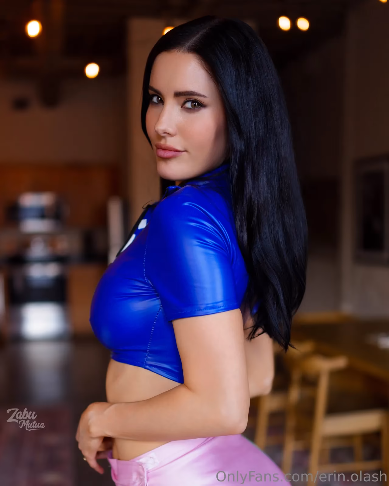 Erin Olash as Nico Robin — cosplay photo 12 of 17