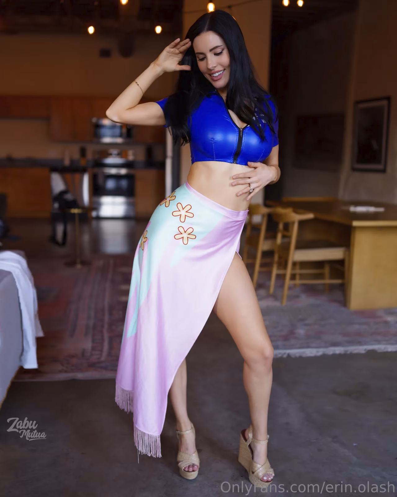 Erin Olash as Nico Robin — cosplay photo 5 of 17