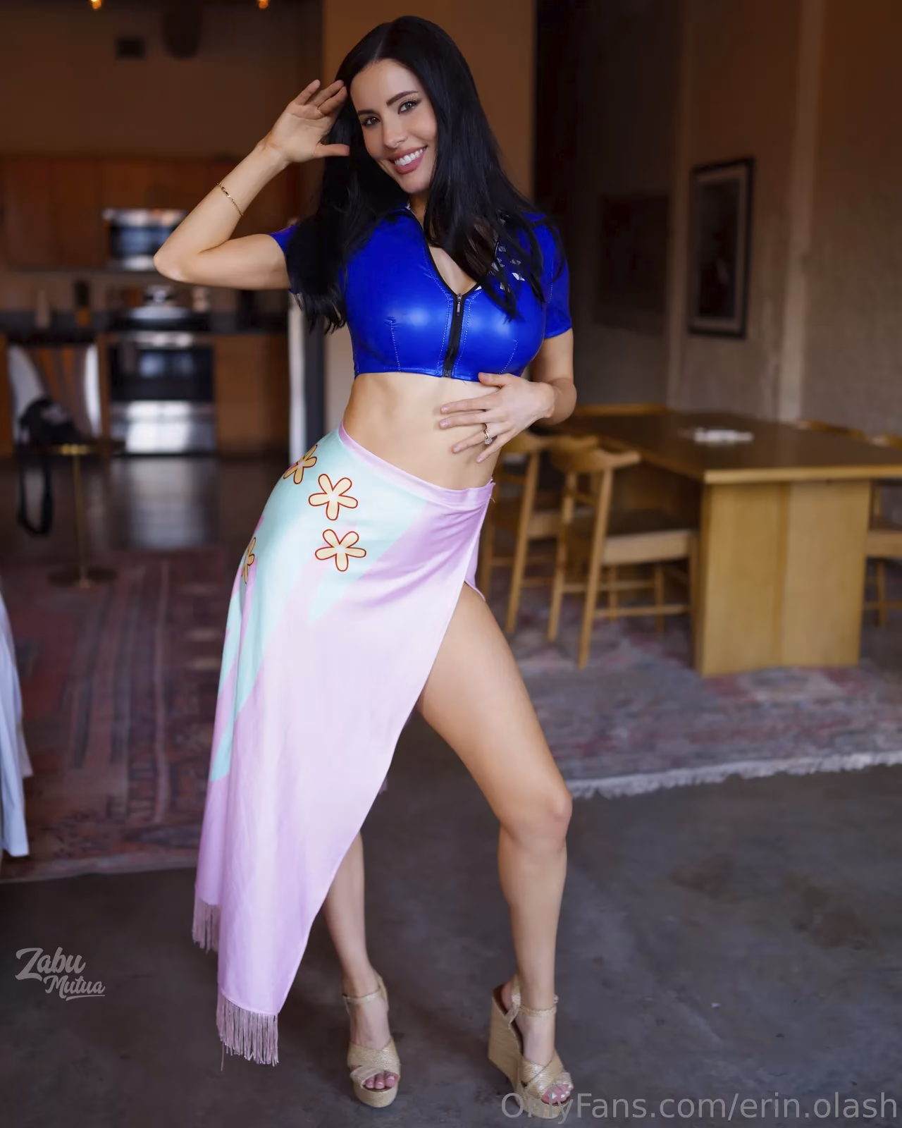 Erin Olash as Nico Robin — cosplay photo 6 of 17