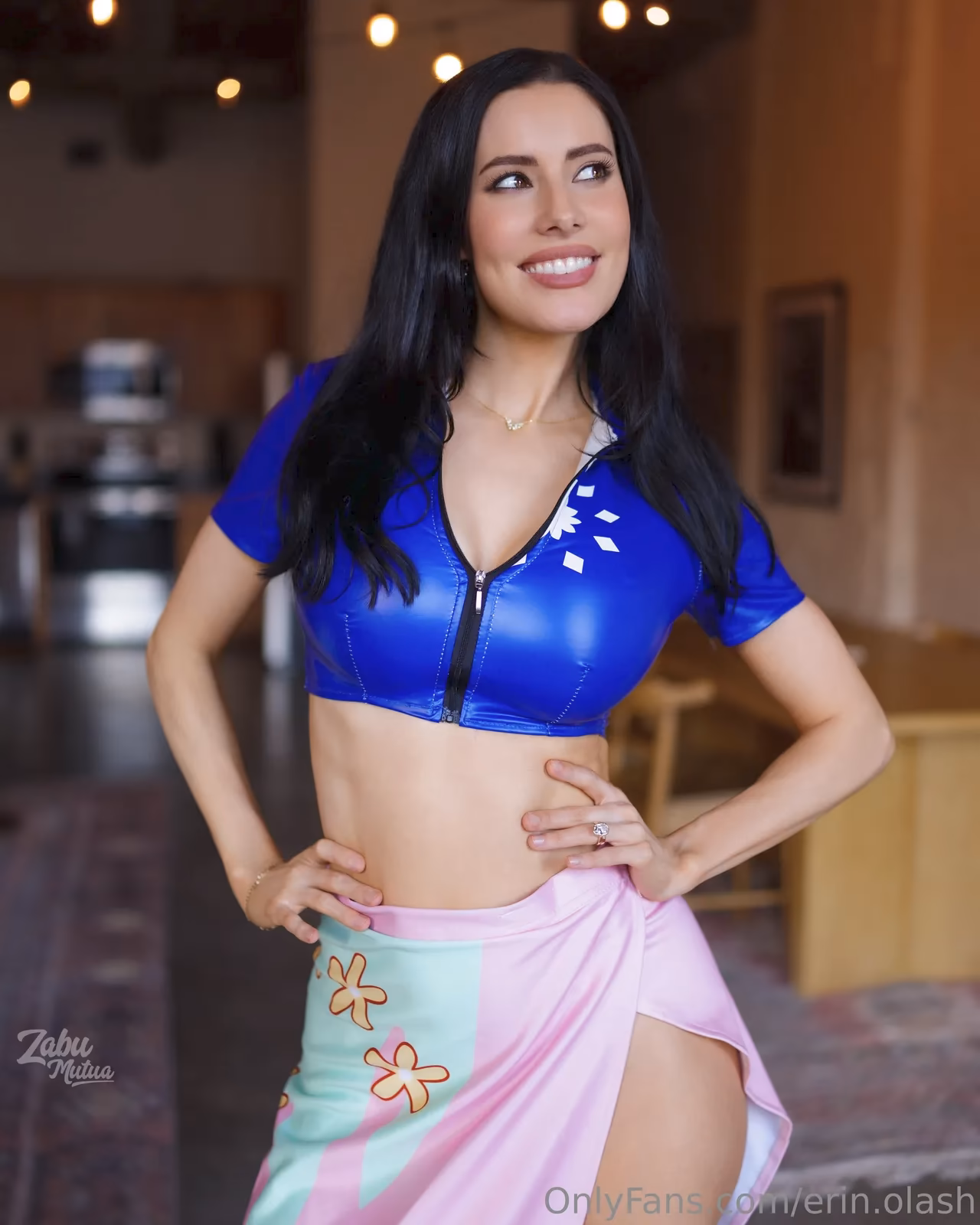 Erin Olash as Nico Robin — cosplay photo 7 of 17