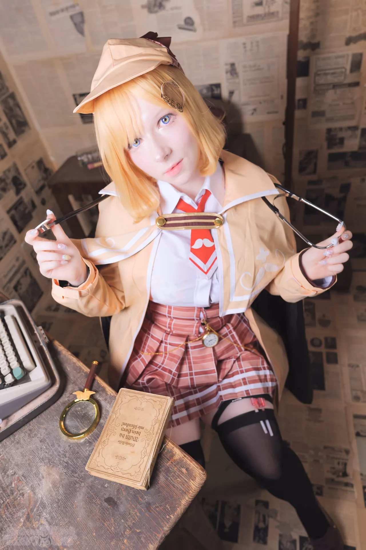 Erokawa Nekomi as Amelia Watson — cosplay photo 13 of 83