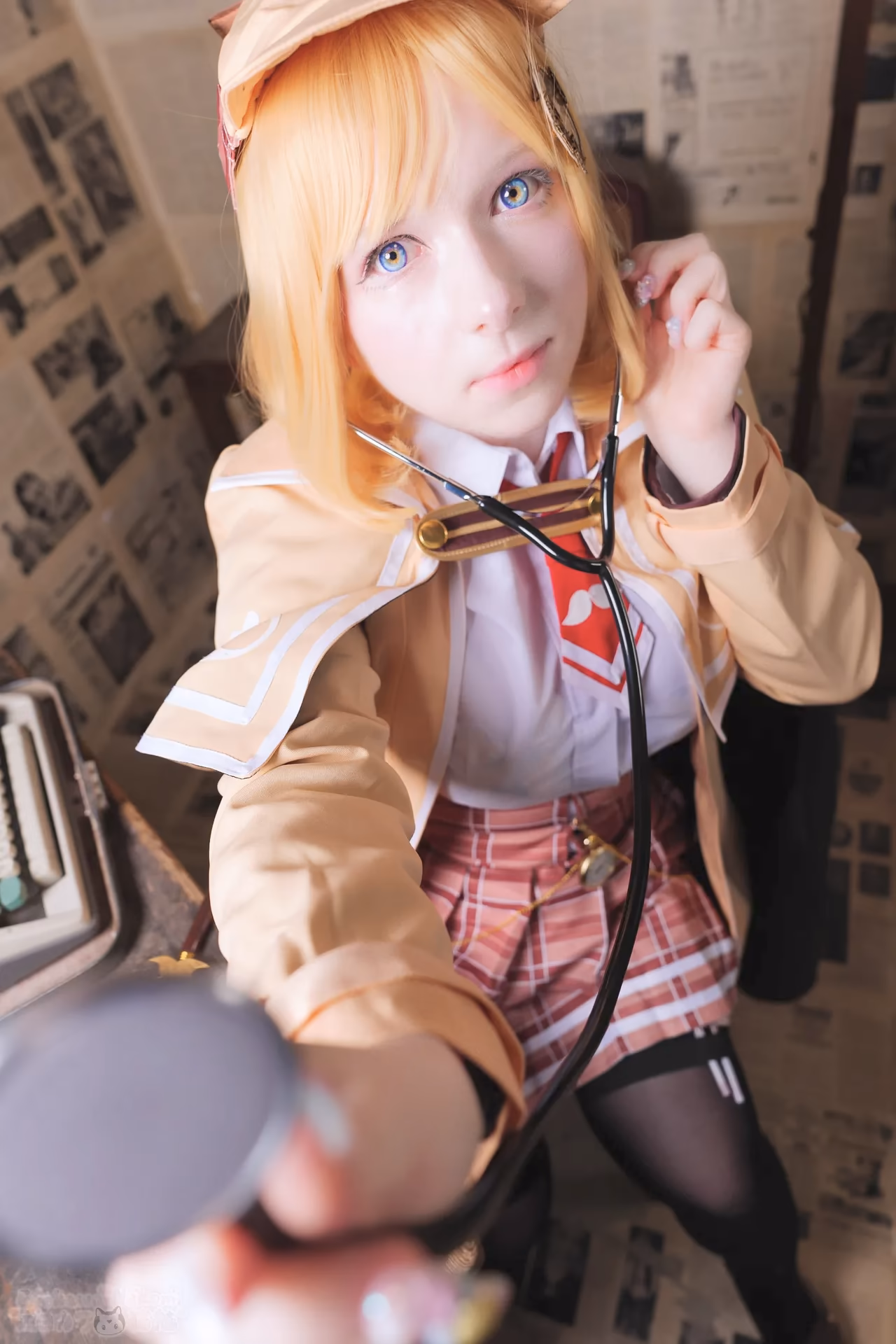 Erokawa Nekomi as Amelia Watson — cosplay photo 15 of 83