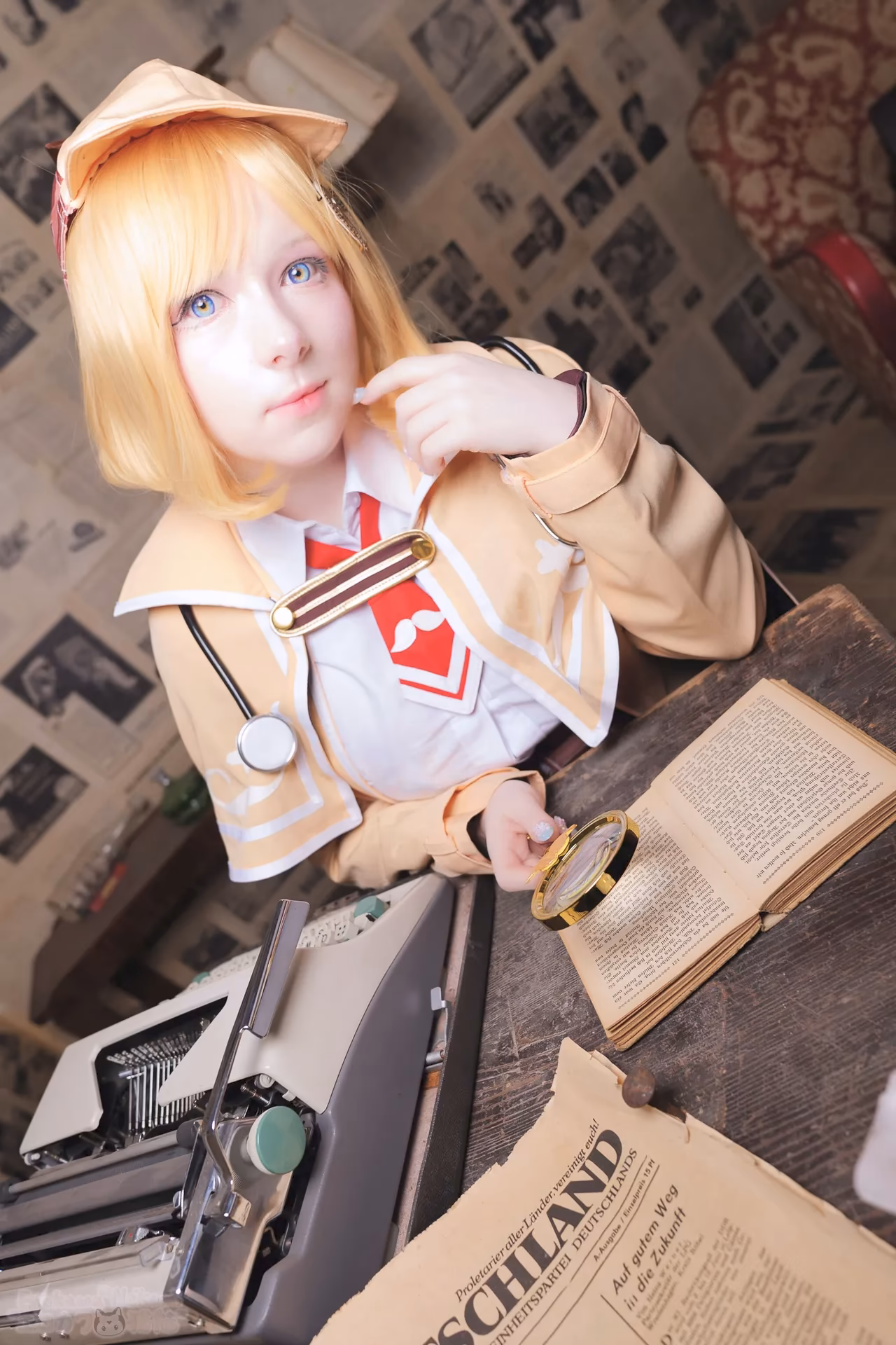Erokawa Nekomi as Amelia Watson — cosplay photo 16 of 83