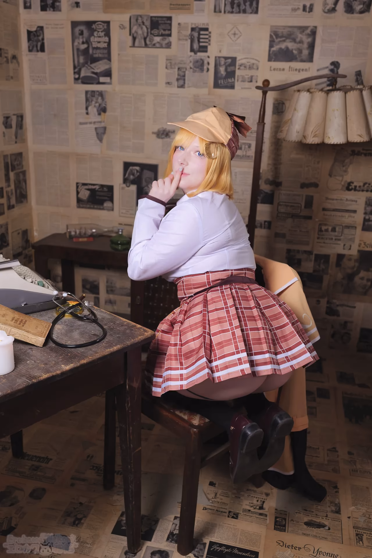 Erokawa Nekomi as Amelia Watson — cosplay photo 30 of 83