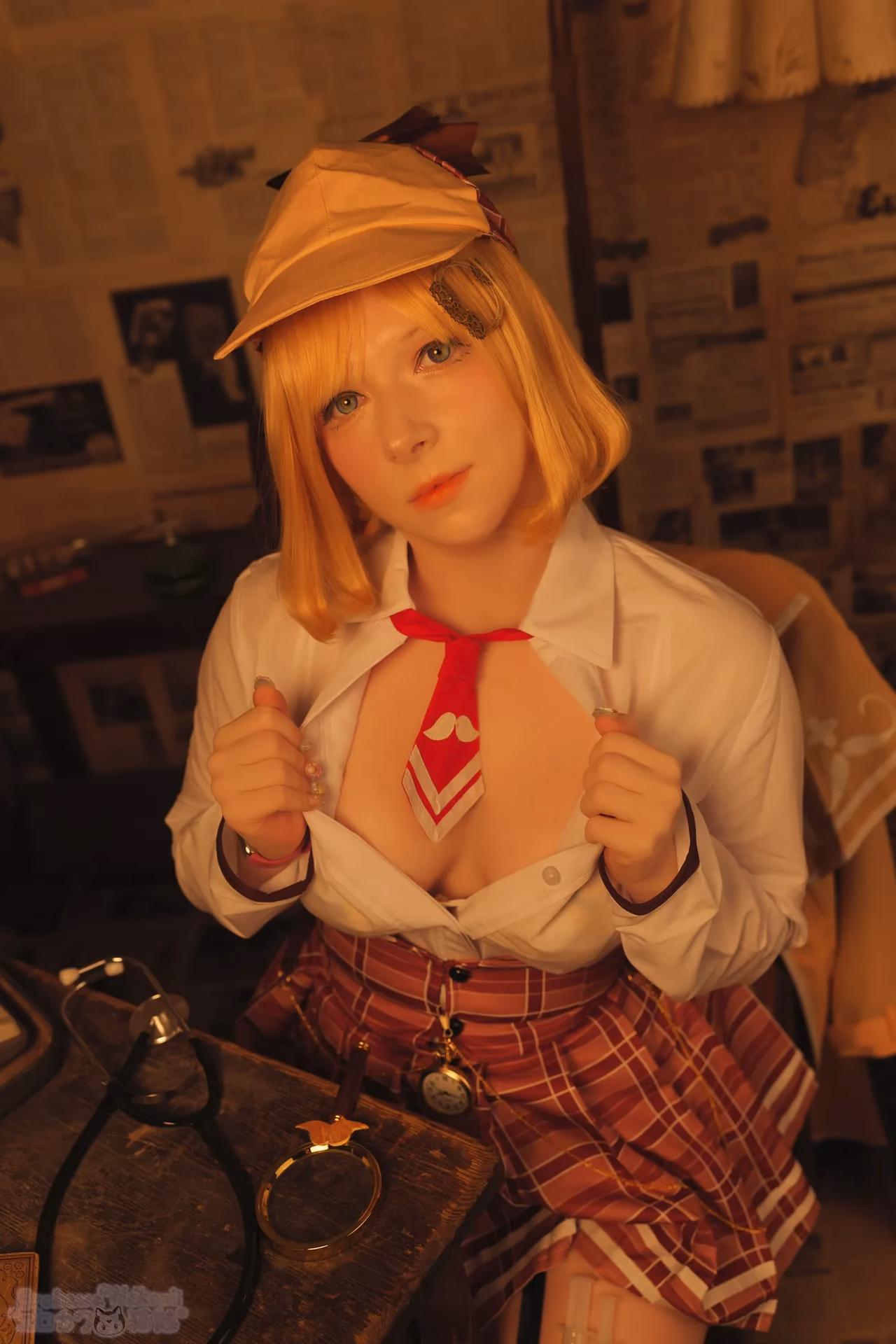 Erokawa Nekomi as Amelia Watson — cosplay photo 38 of 83