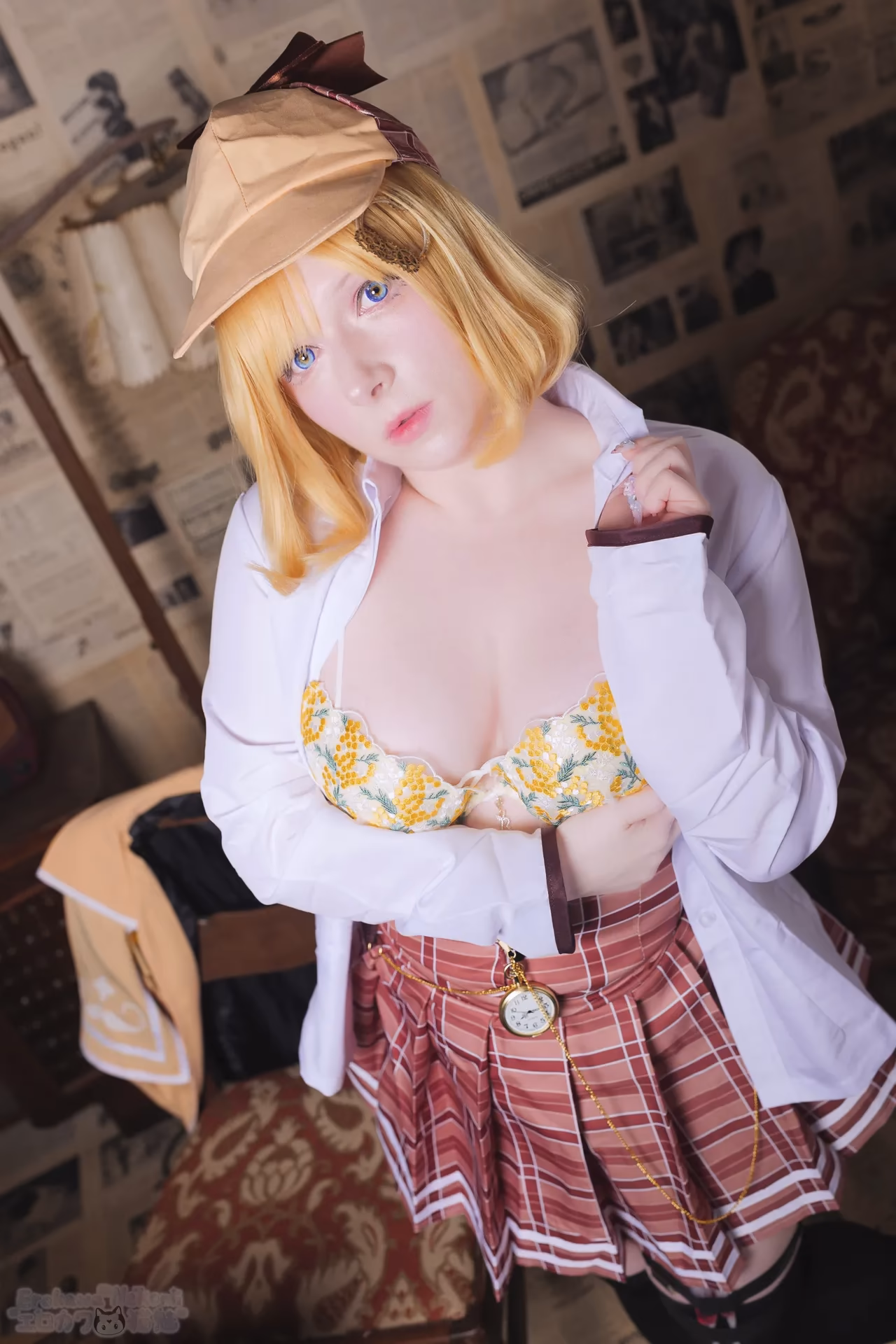 Erokawa Nekomi as Amelia Watson — cosplay photo 41 of 83