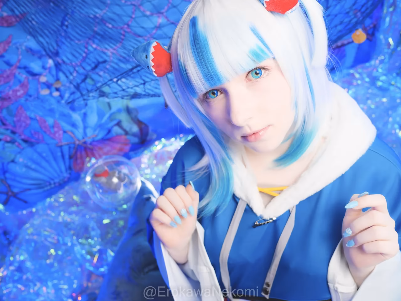 Erokawa Nekomi as Gawr Gura — cosplay photo 6 of 44