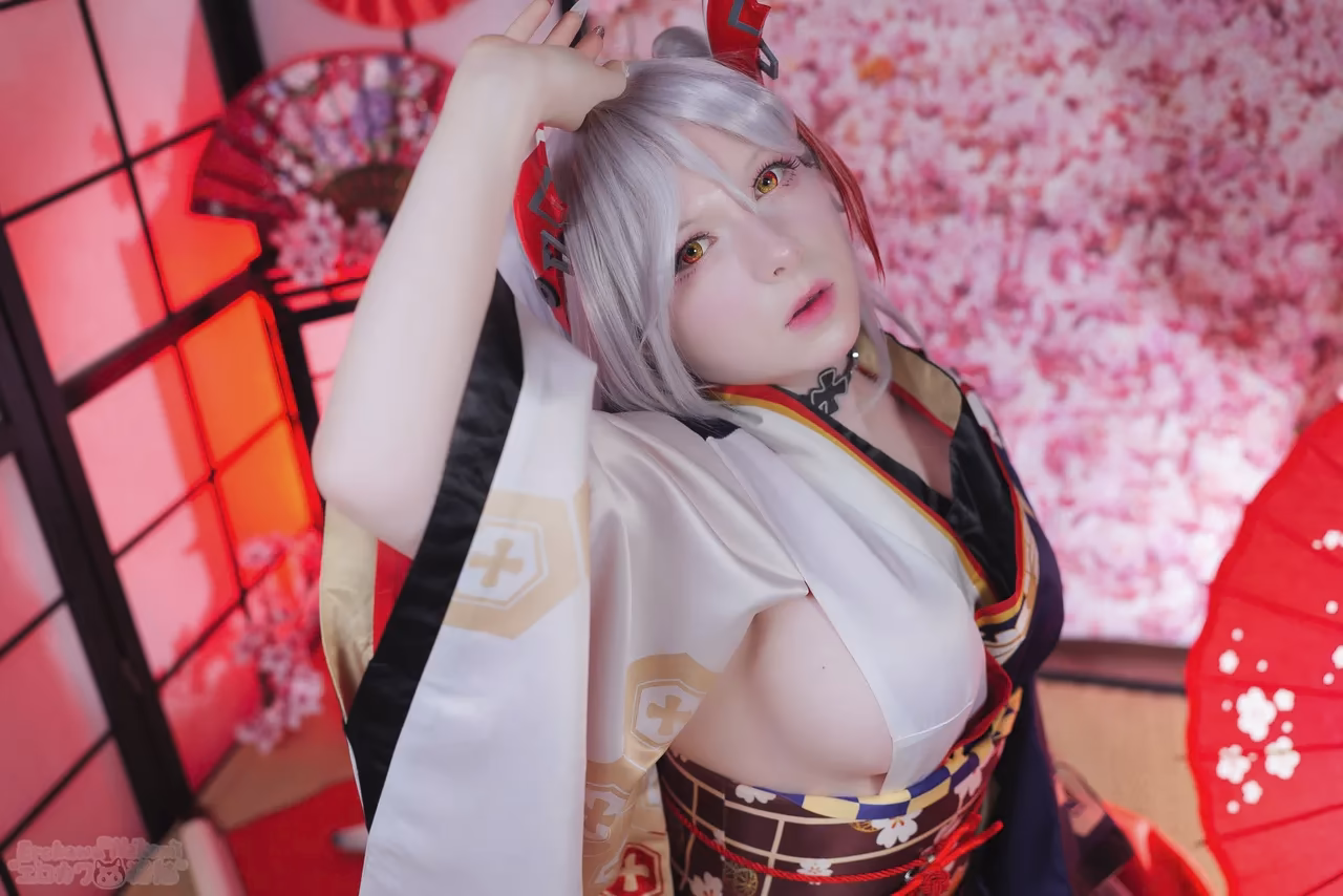 Erokawa Nekomi as Prinz Eugen — cosplay photo 16 of 59