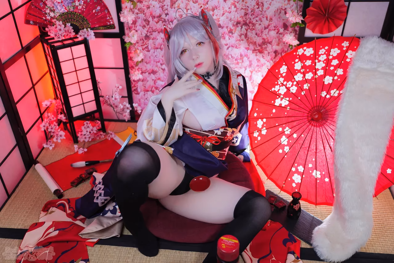 Erokawa Nekomi as Prinz Eugen — cosplay photo 20 of 59