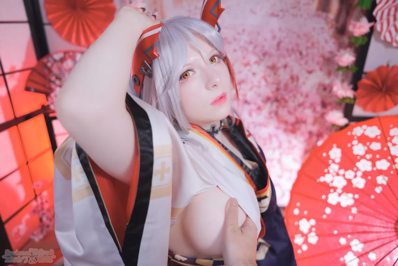 Erokawa Nekomi as Prinz Eugen — cosplay photo 50 of 59