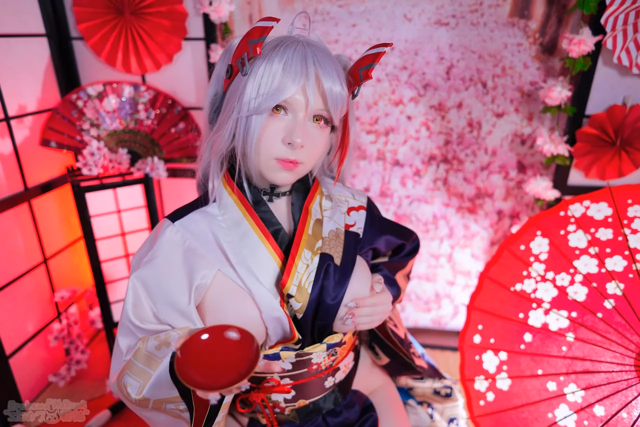 Erokawa Nekomi as Prinz Eugen — cosplay photo 54 of 59
