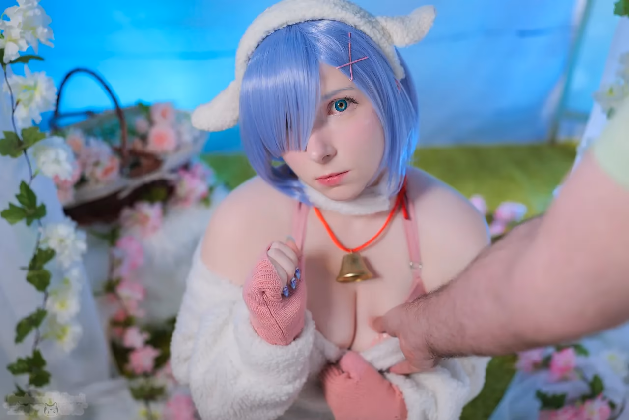 Erokawa Nekomi as Rem — cosplay photo 35 of 54