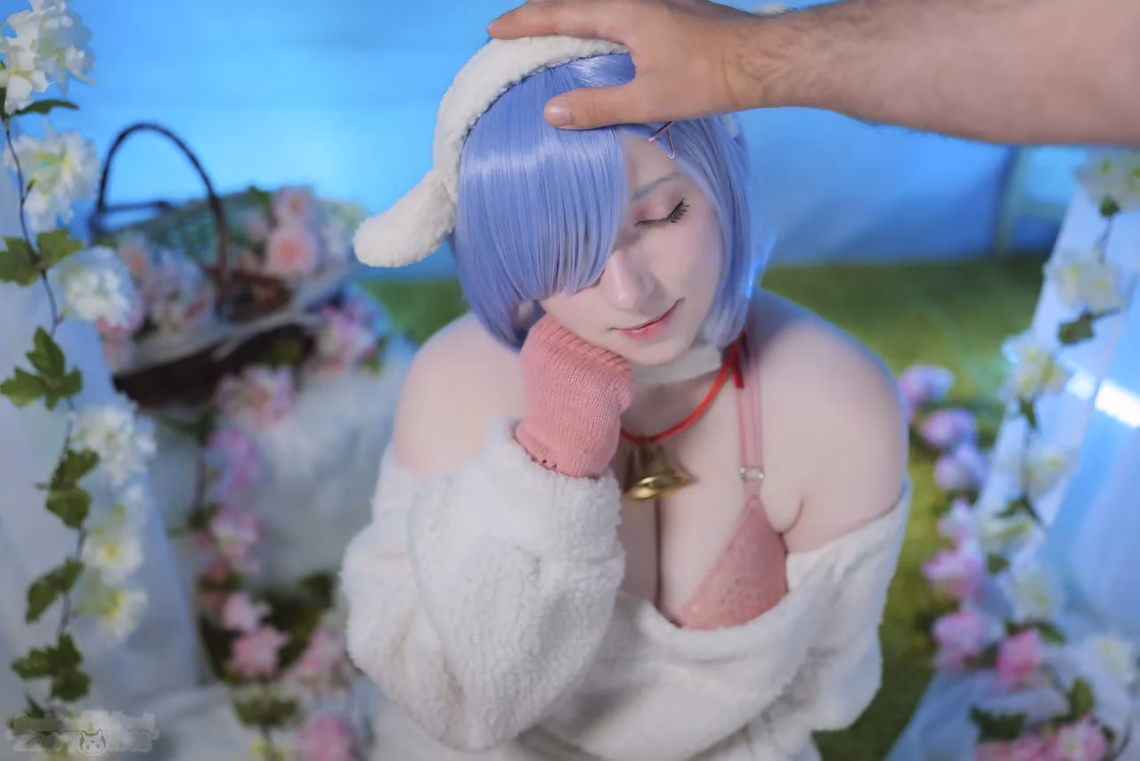 Erokawa Nekomi as Rem — cosplay photo 37 of 54