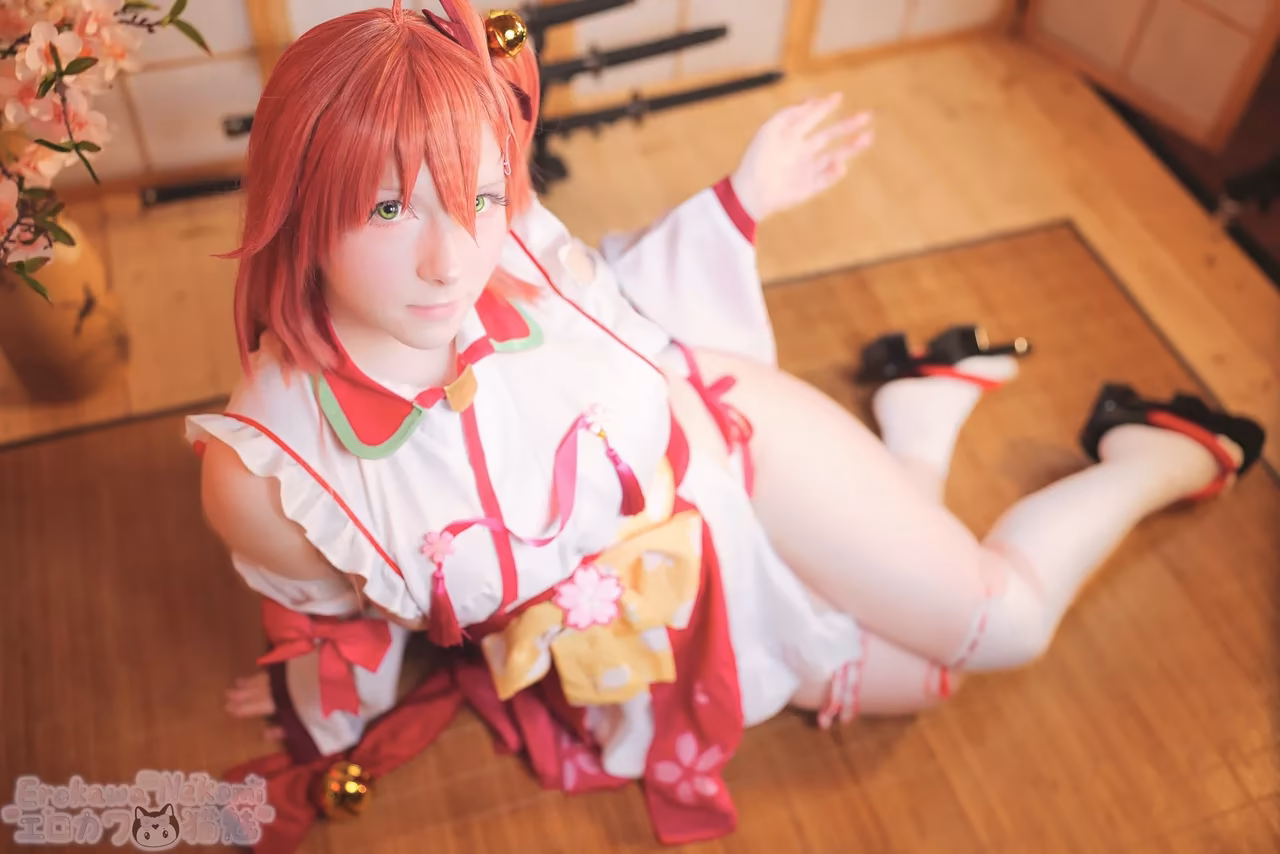 Erokawa Nekomi as Sakura Miko — cosplay photo 12 of 84