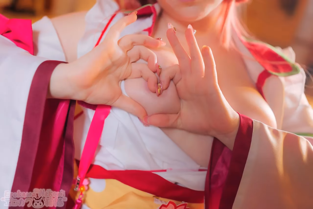 Erokawa Nekomi as Sakura Miko — cosplay photo 2 of 84
