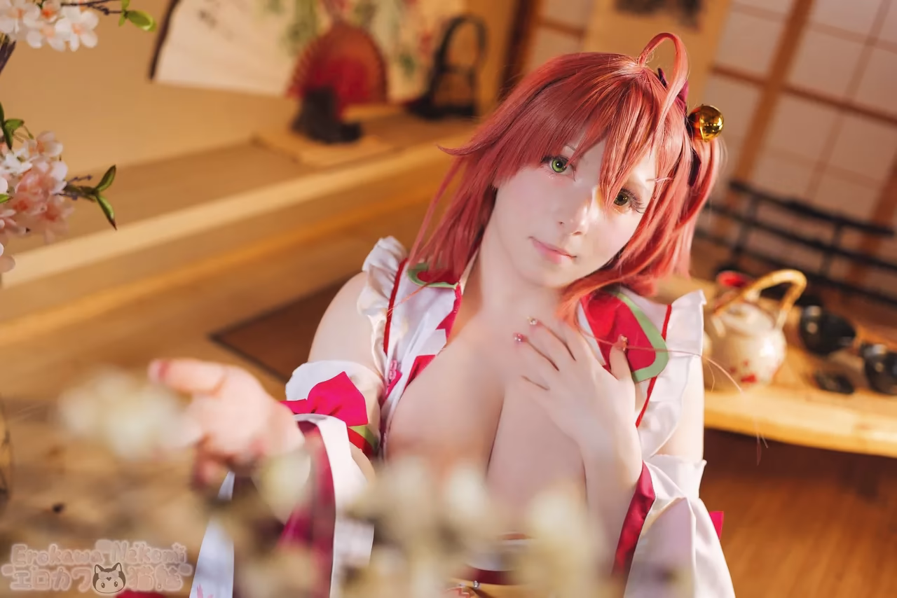Erokawa Nekomi as Sakura Miko — cosplay photo 3 of 84