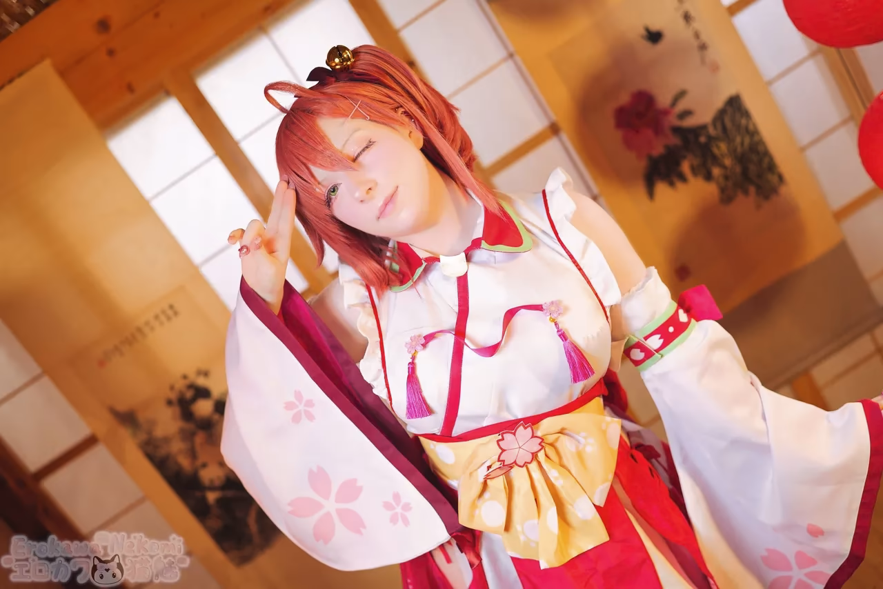 Erokawa Nekomi as Sakura Miko — cosplay photo 33 of 84