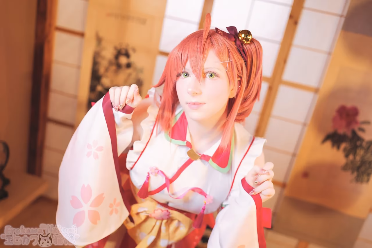 Erokawa Nekomi as Sakura Miko — cosplay photo 36 of 84