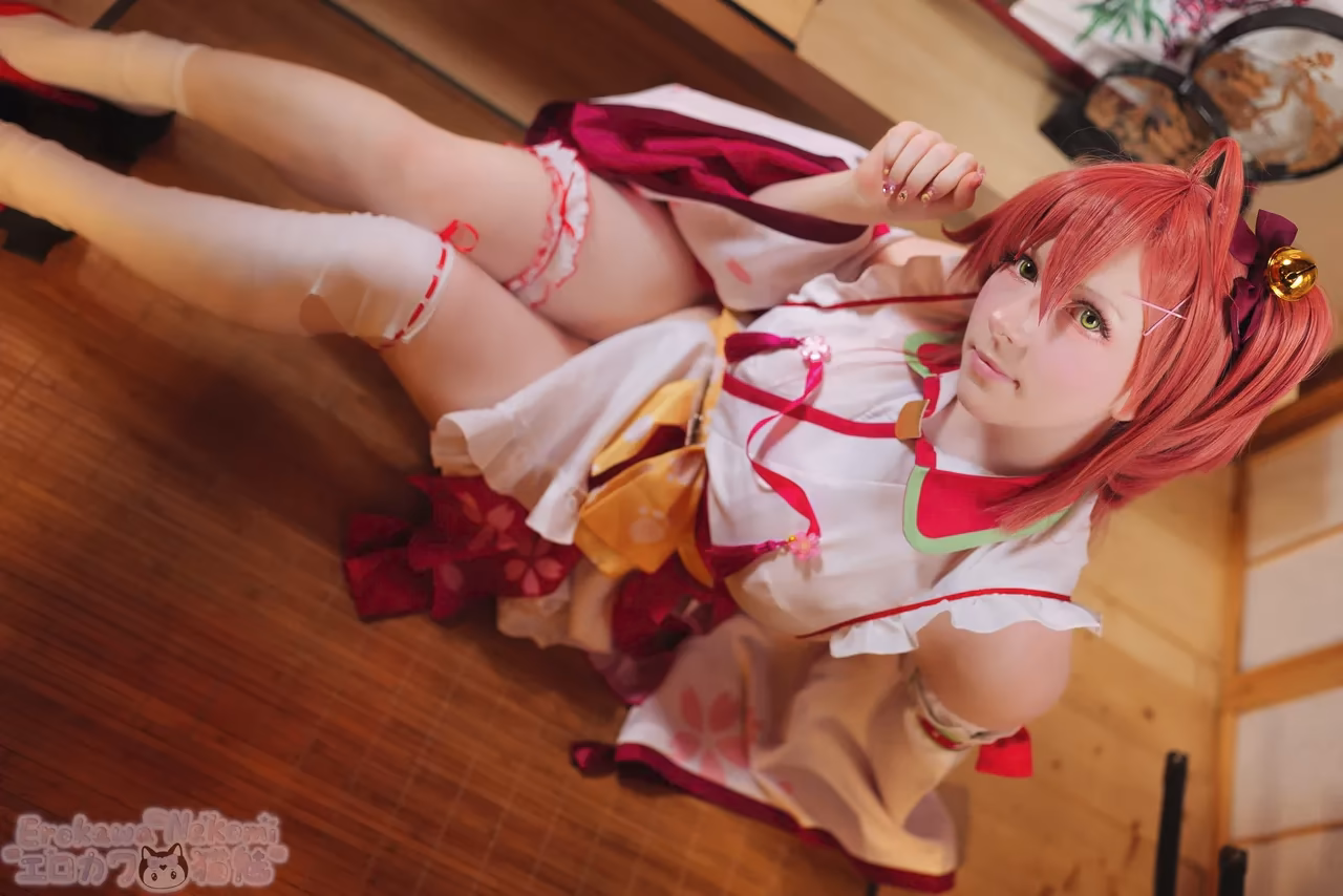 Erokawa Nekomi as Sakura Miko — cosplay photo 69 of 84