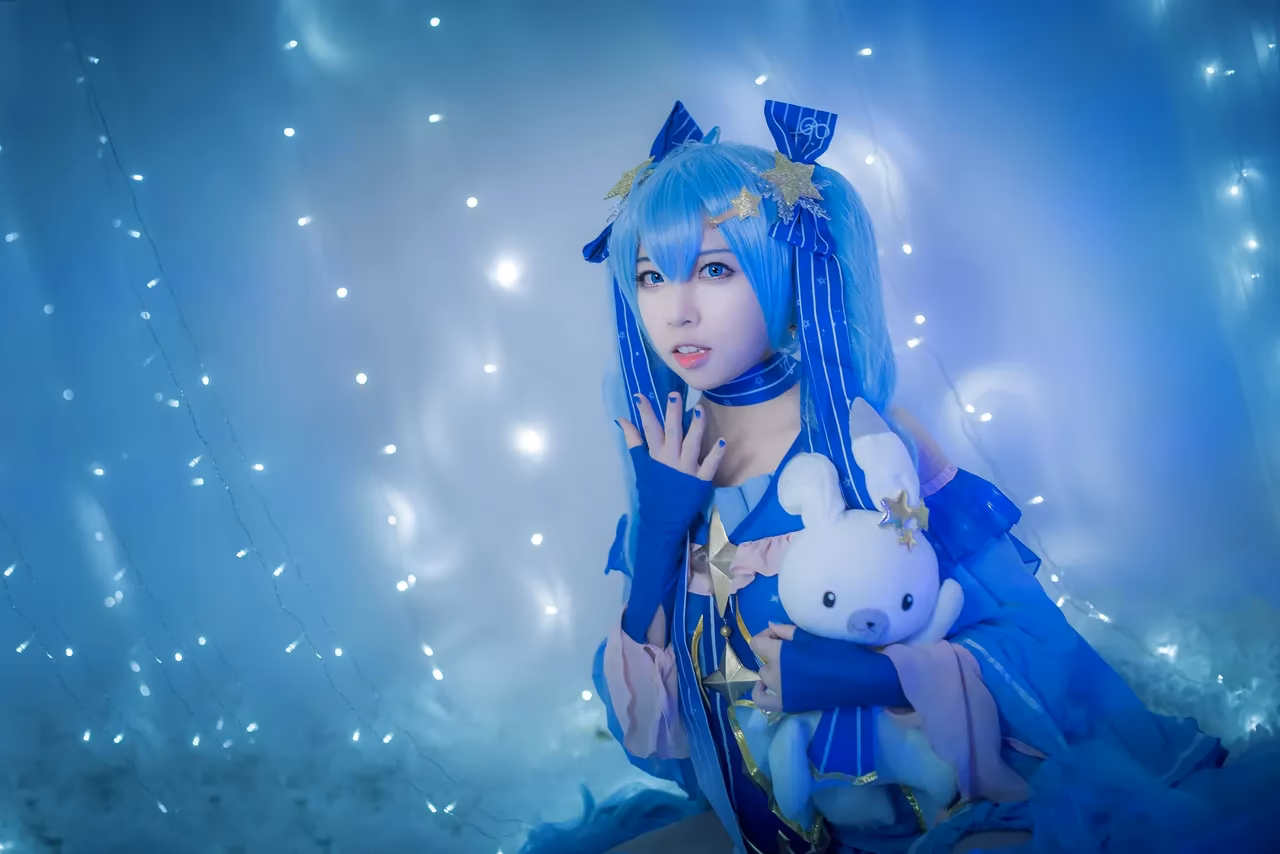 Erzuo Nisa as Hatsune Miku — cosplay photo 19 of 29
