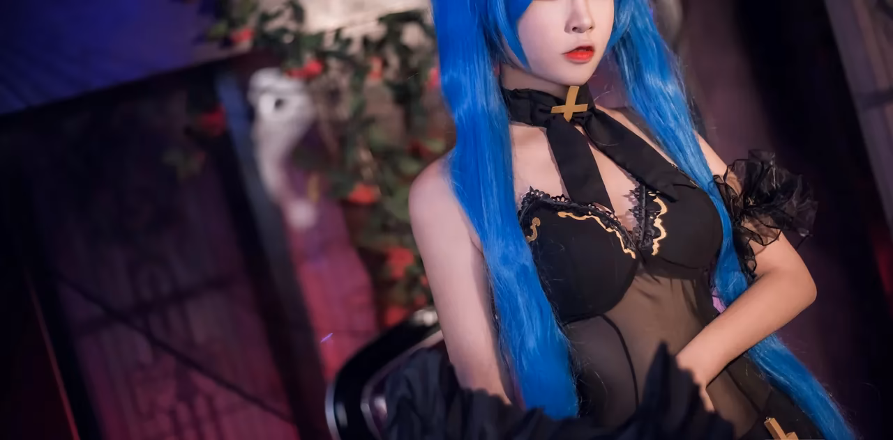Erzuo Nisa as Hatsune Miku — cosplay photo 22 of 29