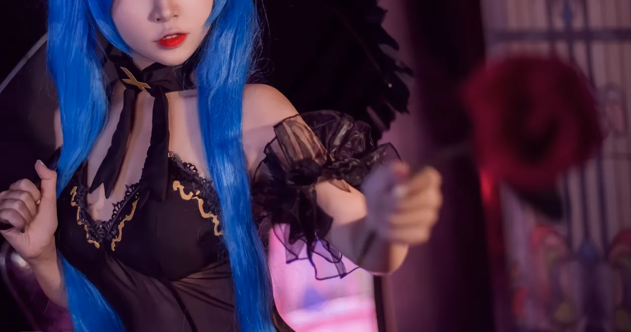Erzuo Nisa as Hatsune Miku — cosplay photo 23 of 29
