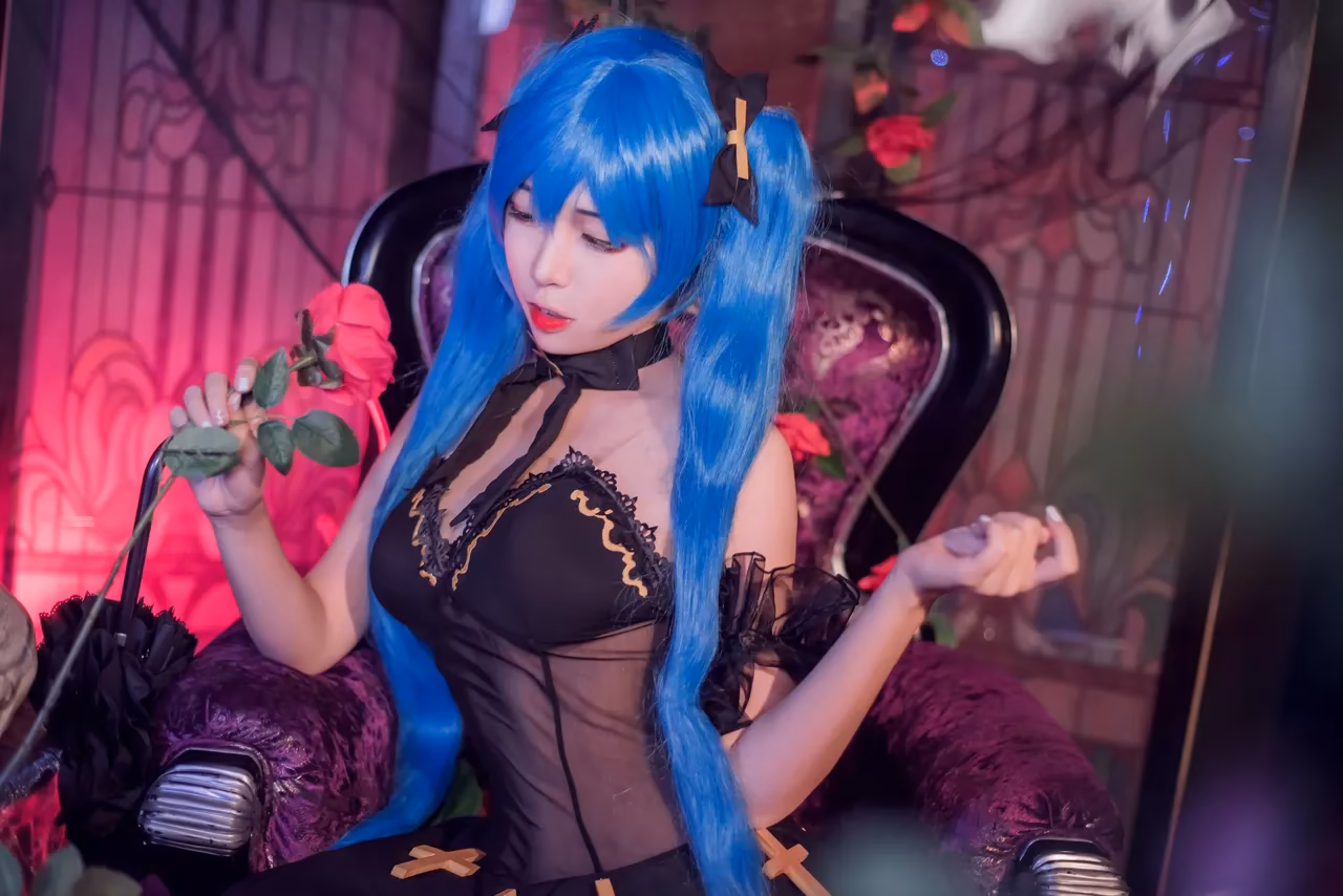 Erzuo Nisa as Hatsune Miku — cosplay photo 9 of 29