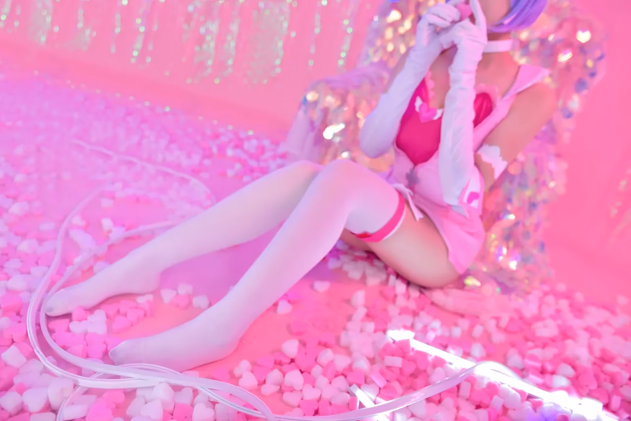 Erzuo Nisa as Rem — cosplay photo 13 of 40
