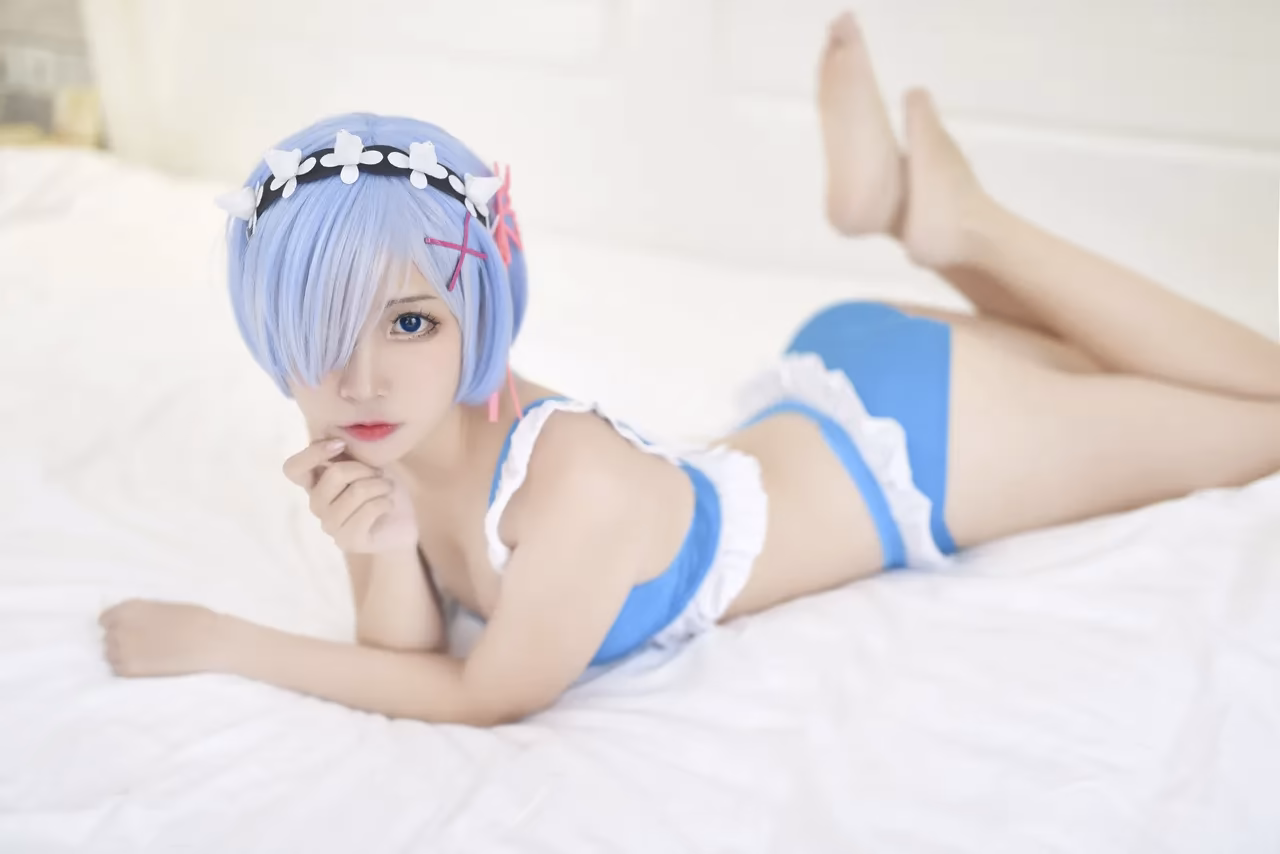 Erzuo Nisa as Rem — cosplay photo 12 of 14