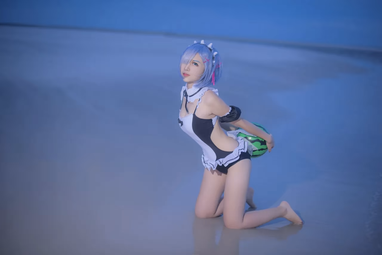 Erzuo Nisa as Rem — cosplay photo 5 of 14