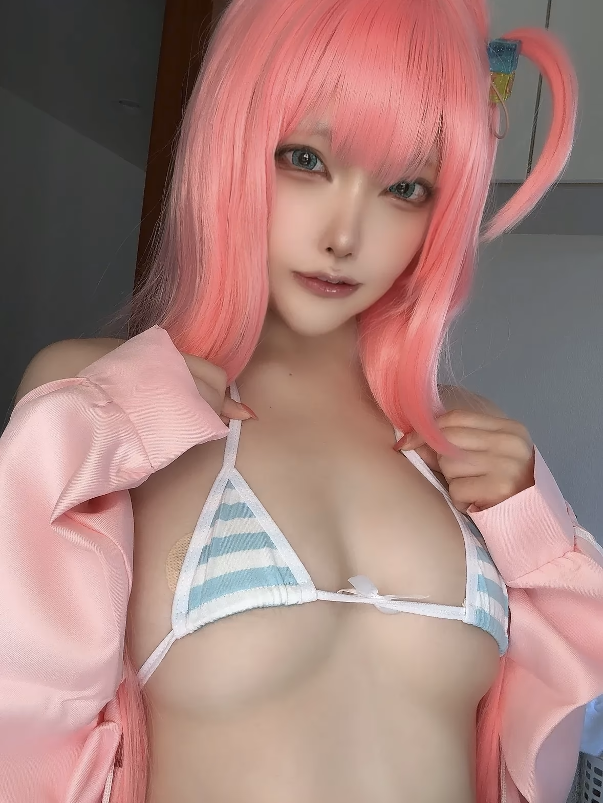 Etocha as Hitori Gotoh — cosplay photo 96 of 129