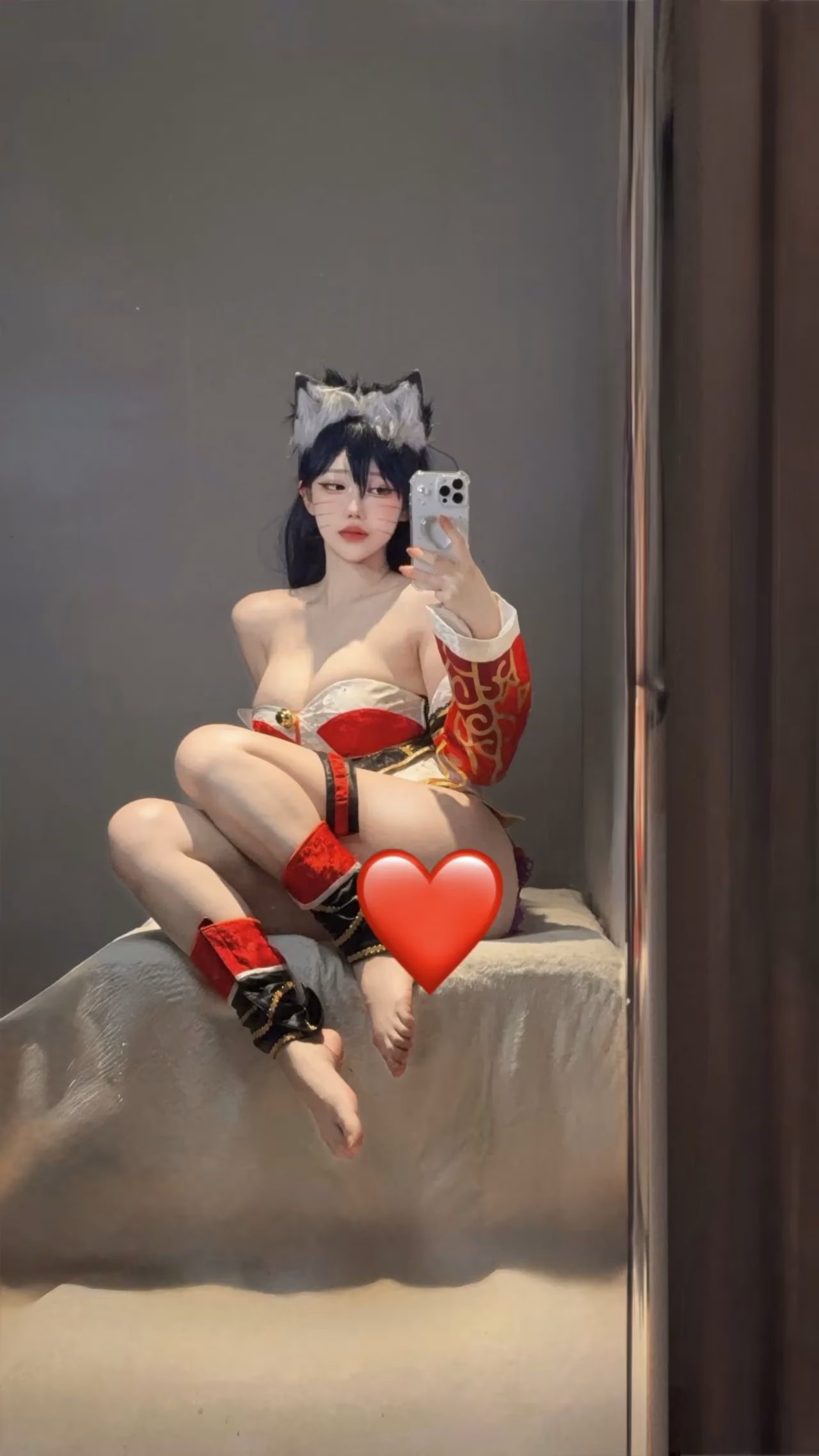 evawxsh as Ahri — cosplay photo 3 of 16