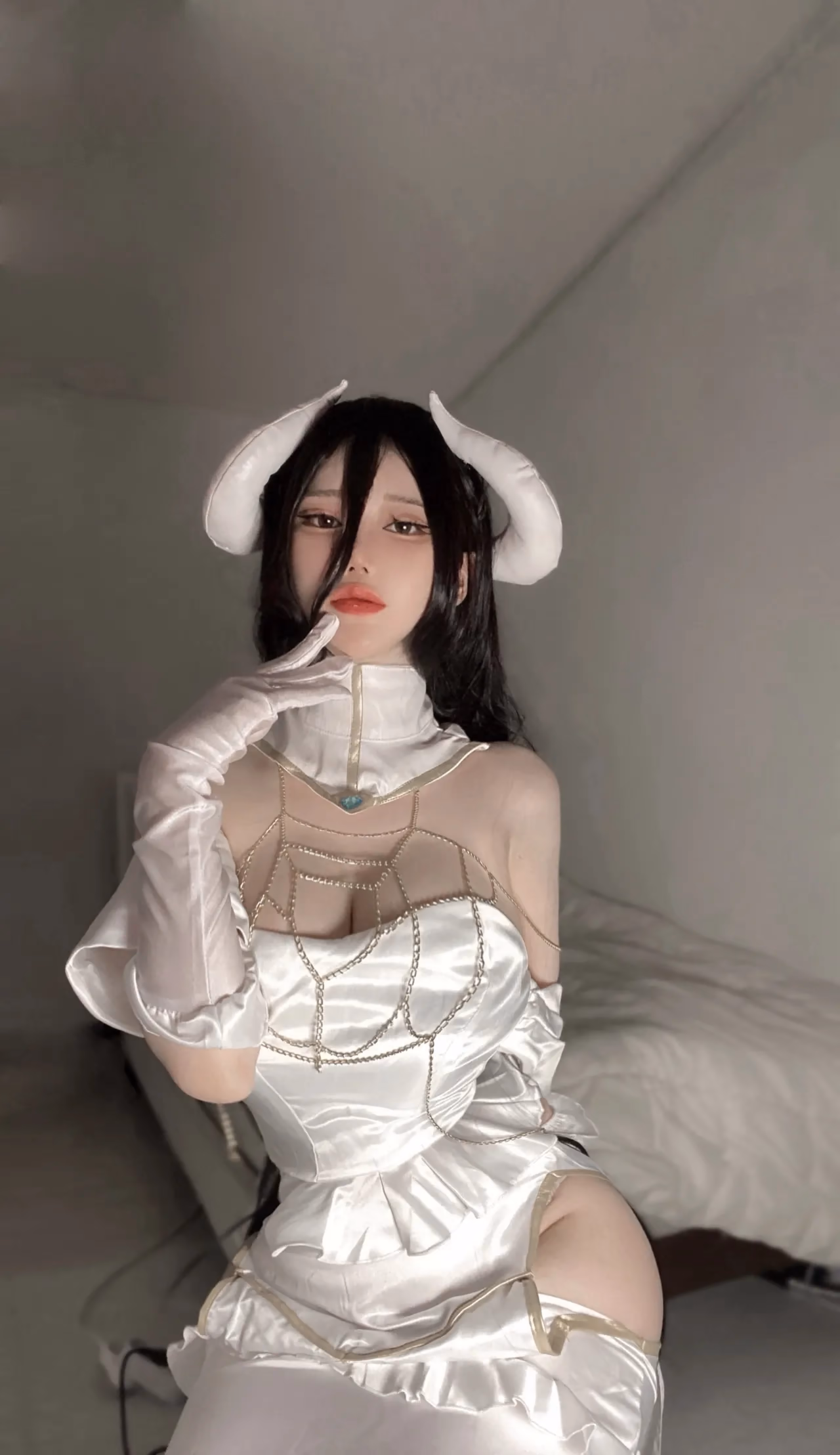 evawxsh as Albedo — cosplay photo 3 of 6