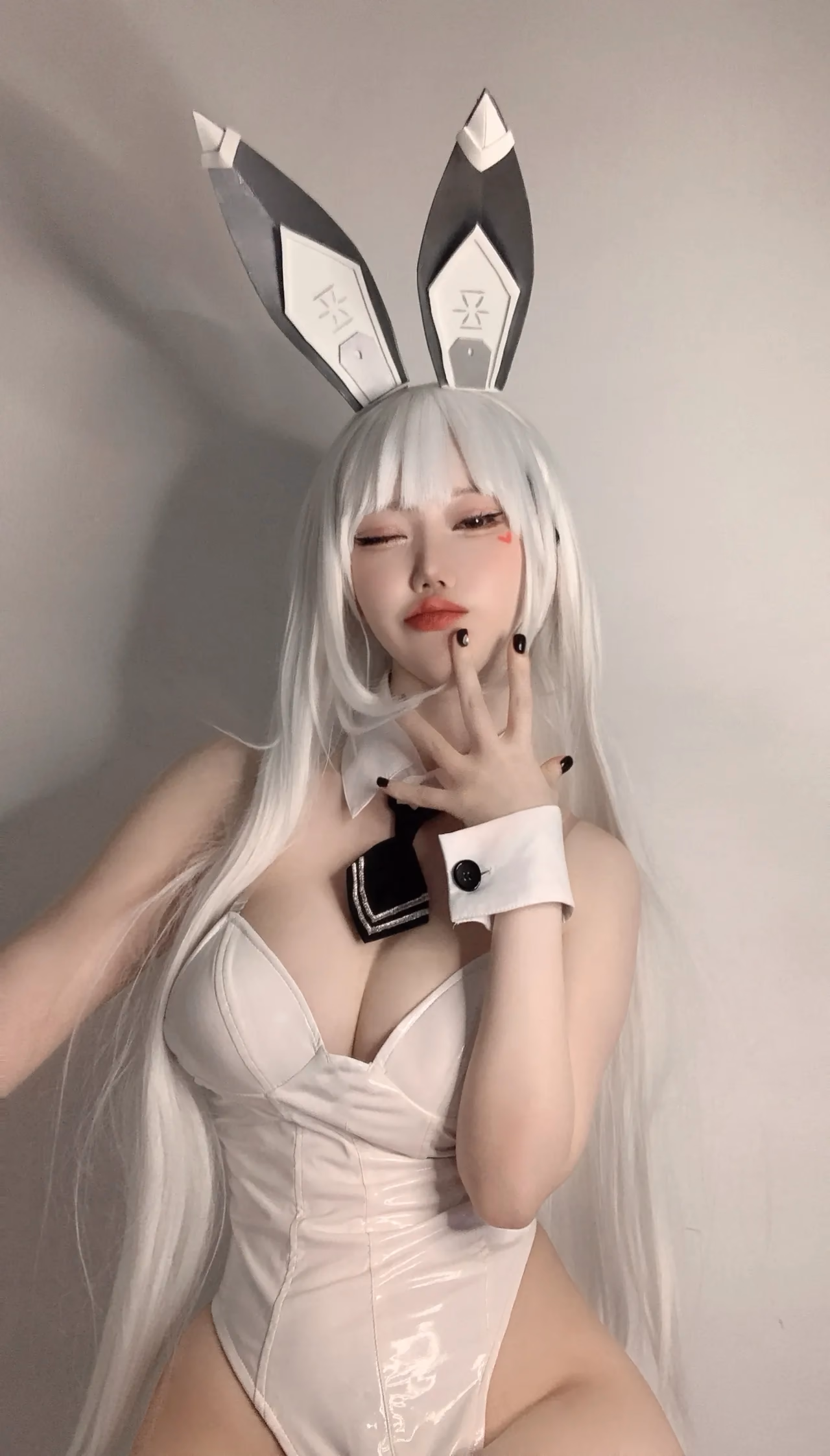 evawxsh as Blanc — cosplay photo 2 of 5