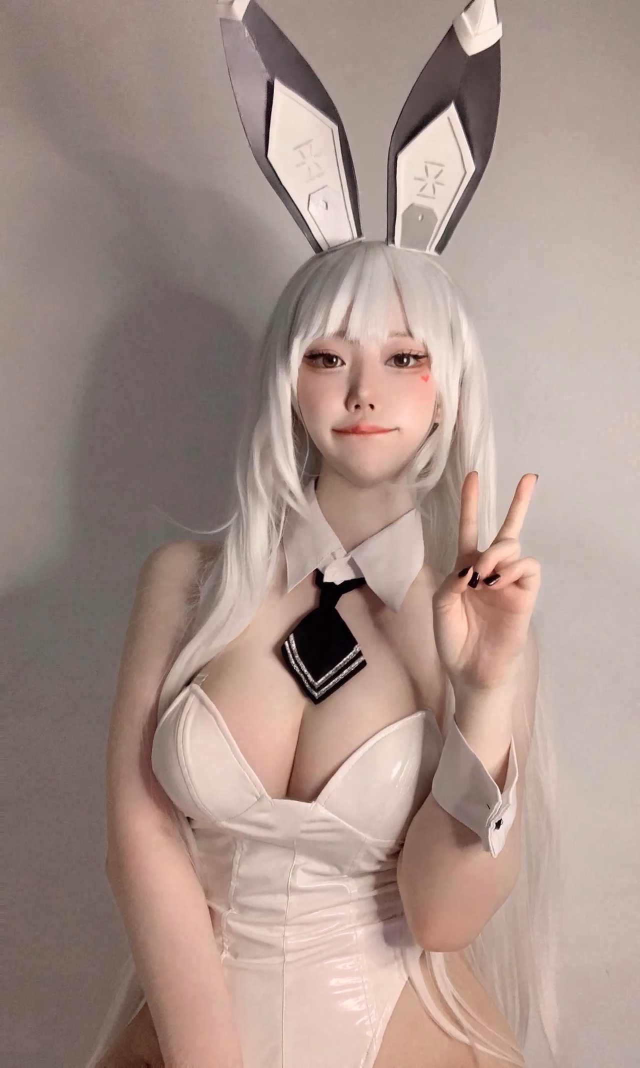evawxsh as Blanc — cosplay photo 3 of 5