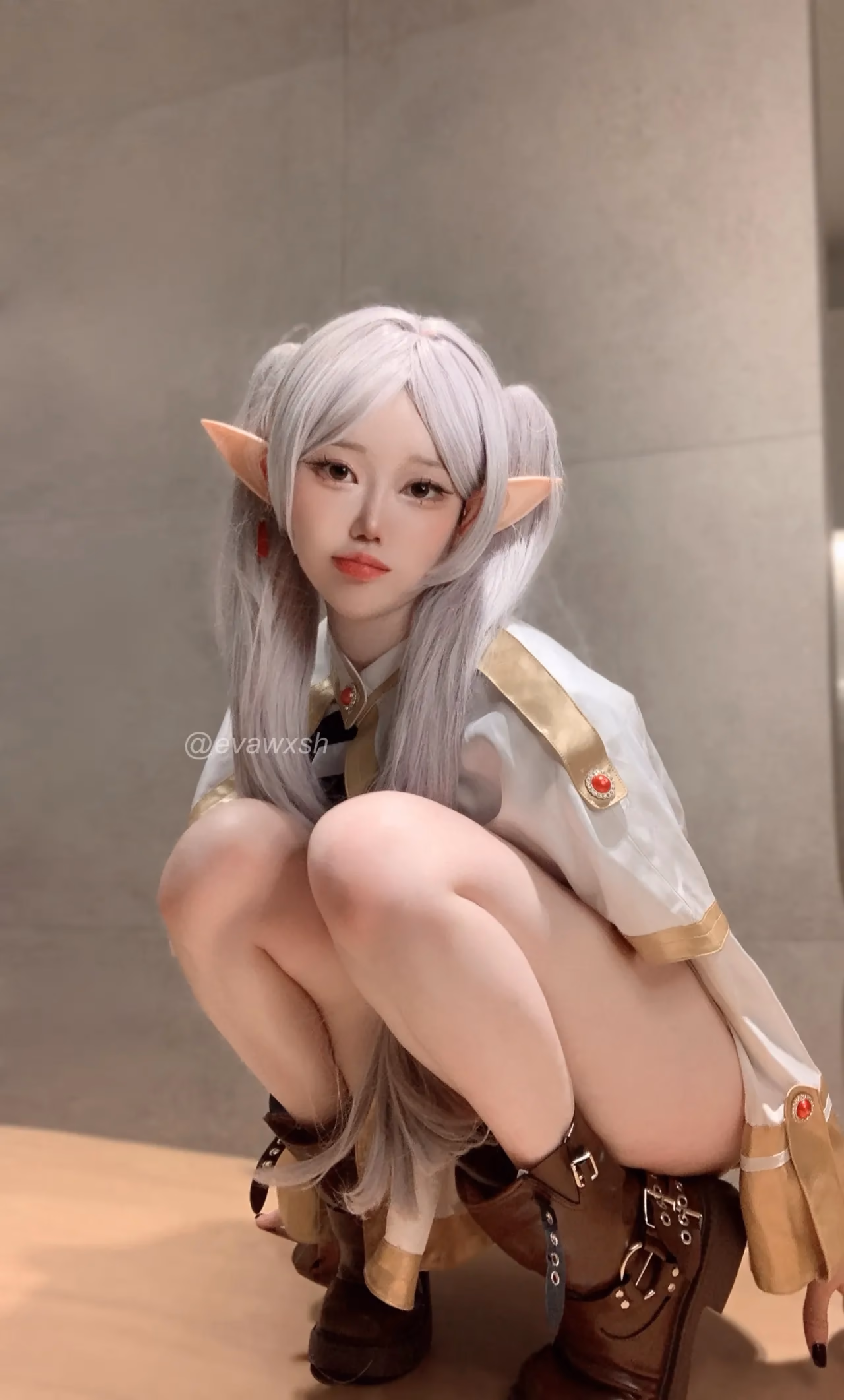 evawxsh as Frieren — cosplay photo 5 of 8