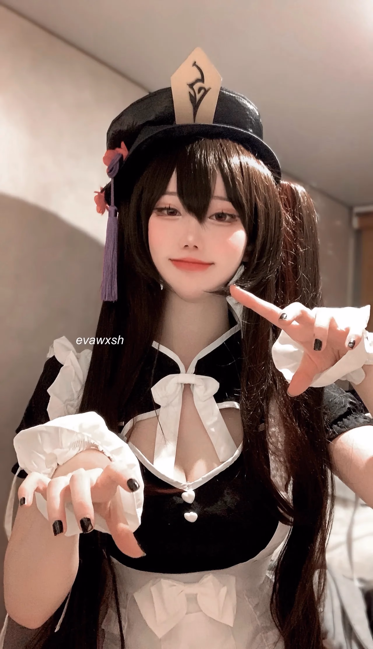 evawxsh as Hu Tao — cosplay photo 3 of 12