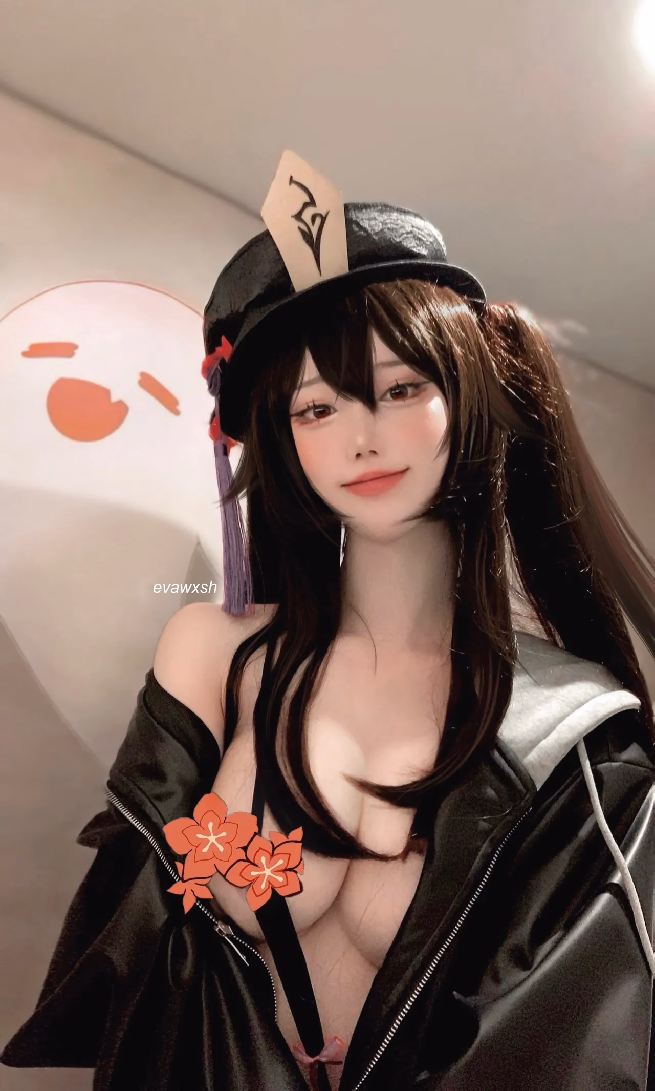 evawxsh as Hu Tao — cosplay photo 7 of 12