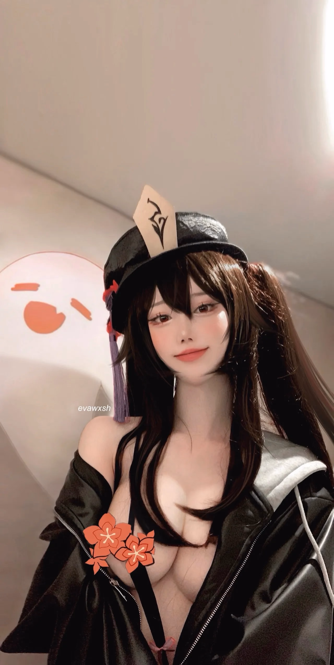 evawxsh as Hu Tao — cosplay photo 8 of 12