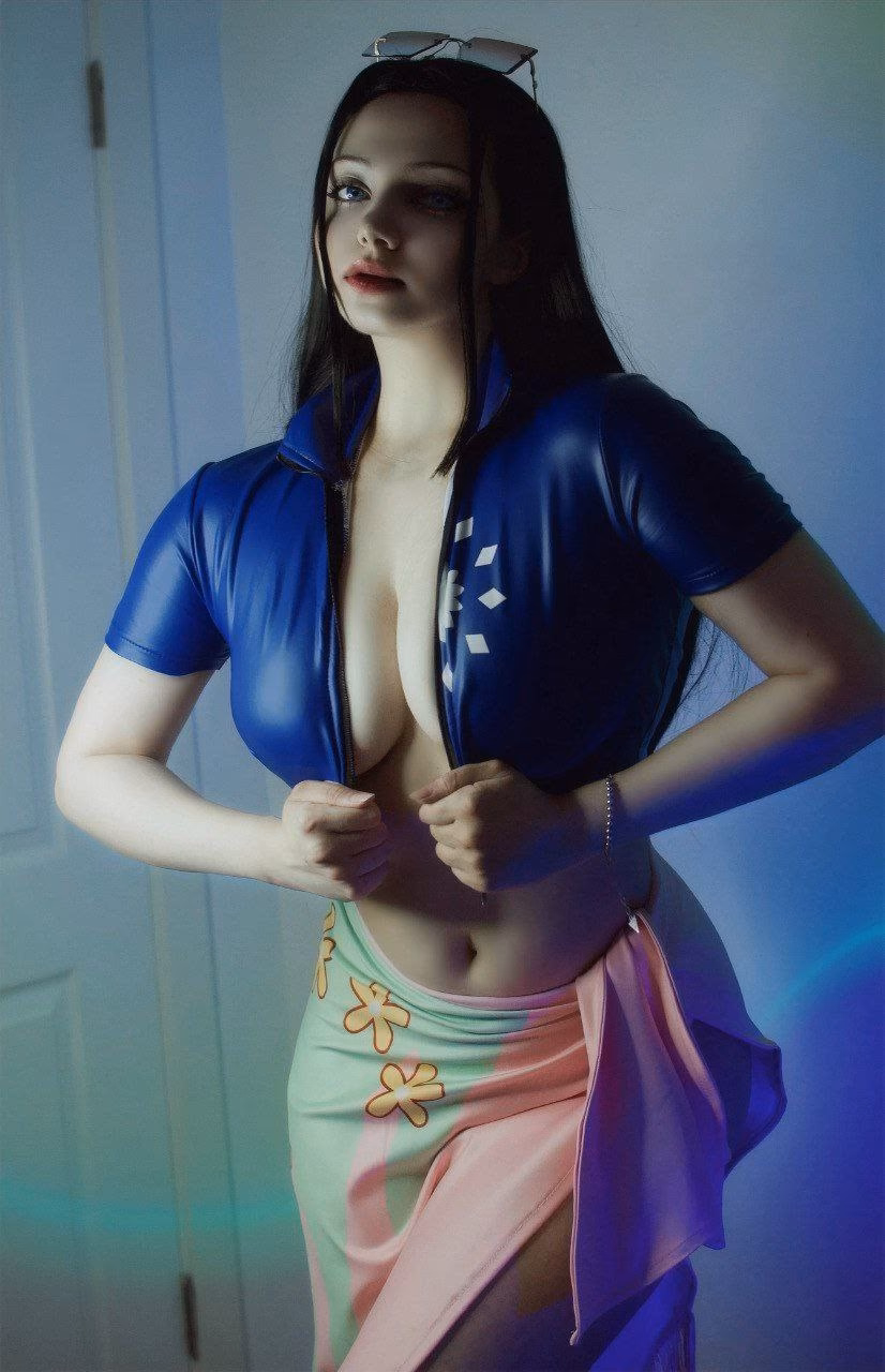 Evelinaava as Nico Robin — cosplay photo 2 of 8