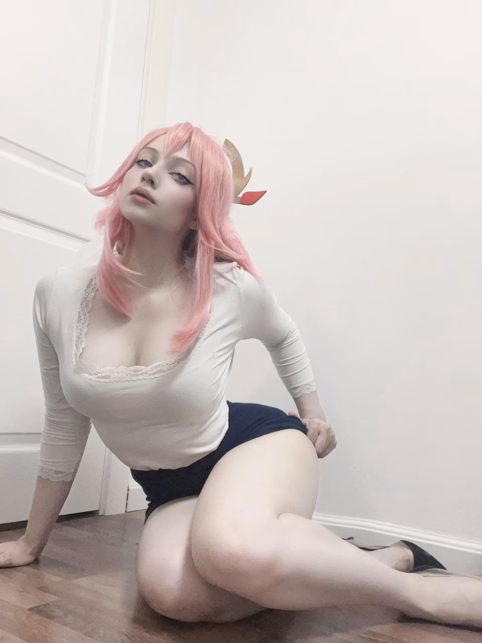 Evelinaava as Yae Miko — cosplay photo 7 of 7