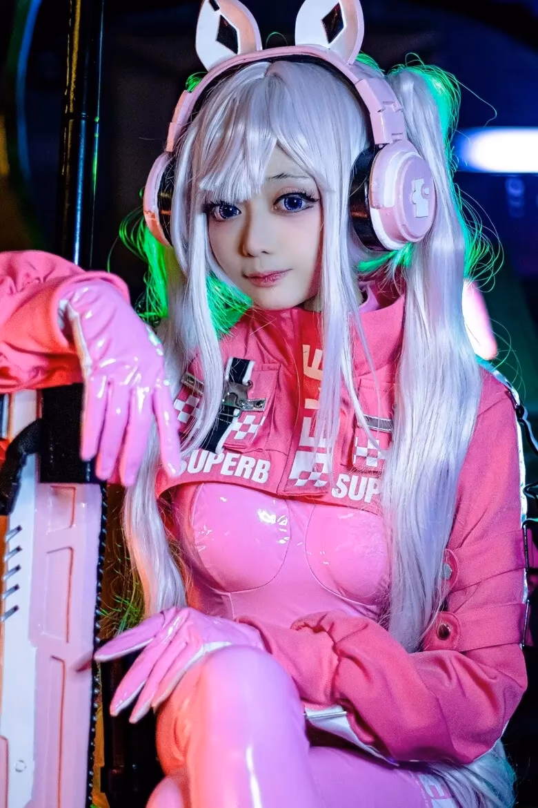 Evil Overlord Gabo as Alice — cosplay photo 11 of 35