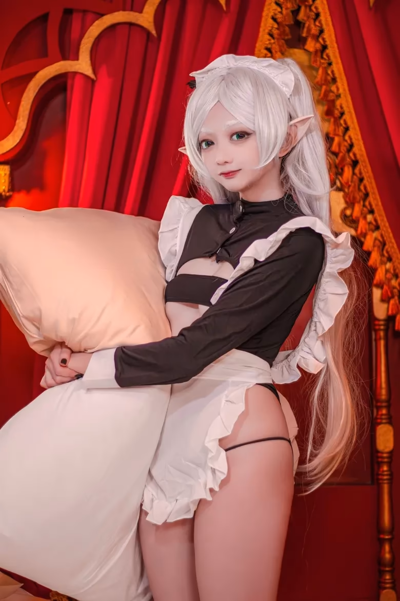 Evil Overlord Gabo as Frieren — cosplay photo 12 of 35