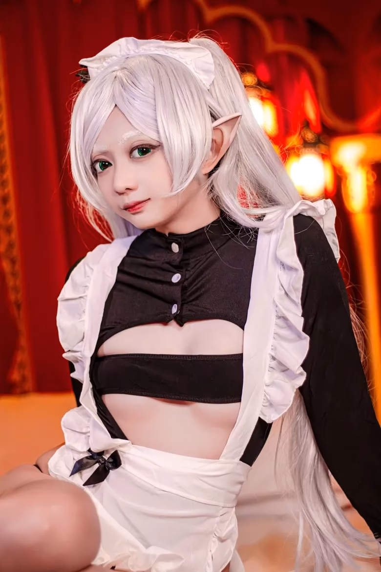 Evil Overlord Gabo as Frieren — cosplay photo 2 of 35