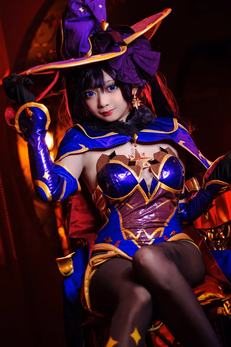 Evil Overlord Gabo as Mona Megistus — cosplay photo 2 of 31
